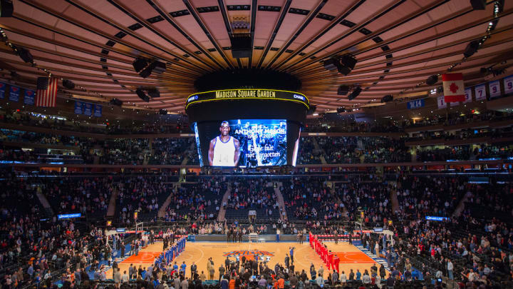 Knicks honor Anthony Mason with pregame tribute