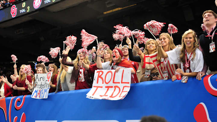 Alabama, Florida fans wed, prank each other with wedding cake design