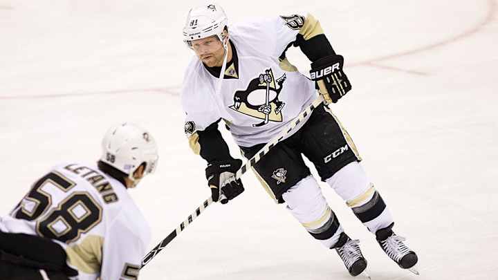Watch: Kessel shoots puck off crossbar and into Penguins' bench
