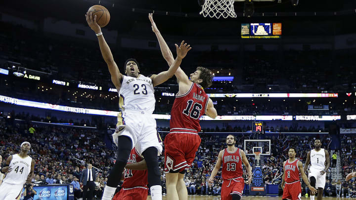 Pelicans' Anthony Davis (shoulder) exits early after scary fall Pelicans' Anthony Davis (shoulder) exits early after scary fall