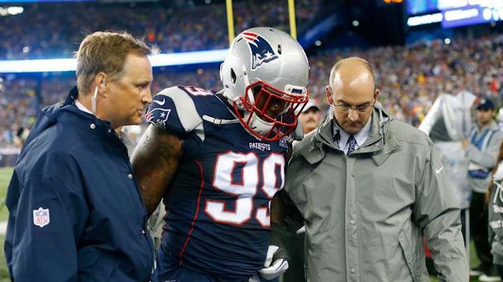 Patriots DT Dominique Easley (hip) leaves game vs. Steelers