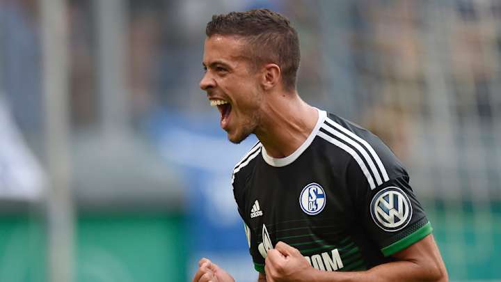 German soccer player puts spider down back of teammate's jersey