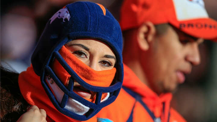 Men’s Style Q&A: Holiday outfits; Gifts that won’t break the bank Men’s Style Q&A: Holiday outfits; Gifts that won’t break the bank