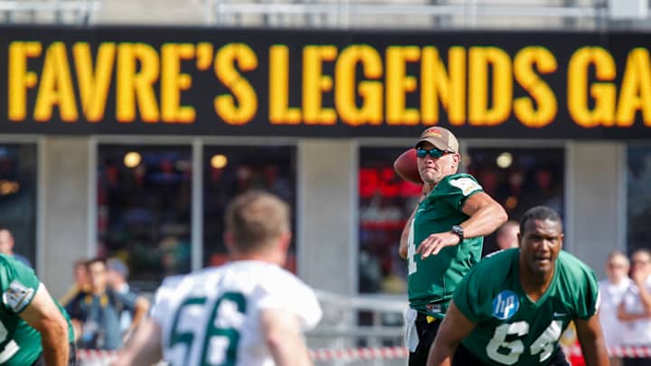 1 more pass: Favre's busy weekend ends with charity game