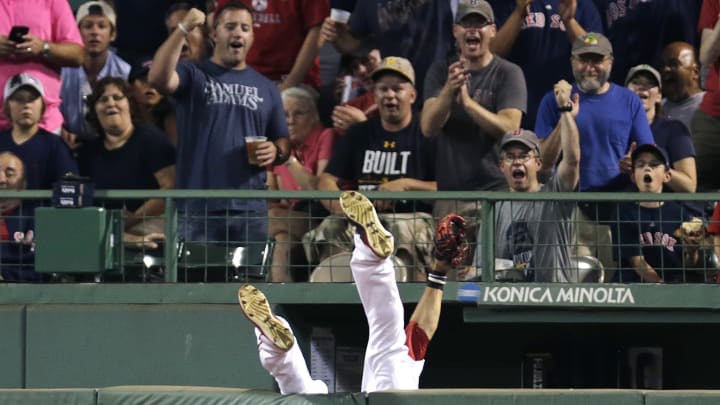 Betts hurt attempting to catch Abreu home-run drive