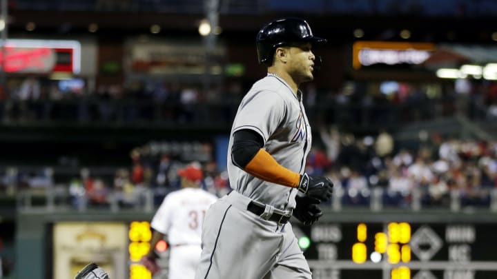 Howard, Galvis lead Phillies over Marlins