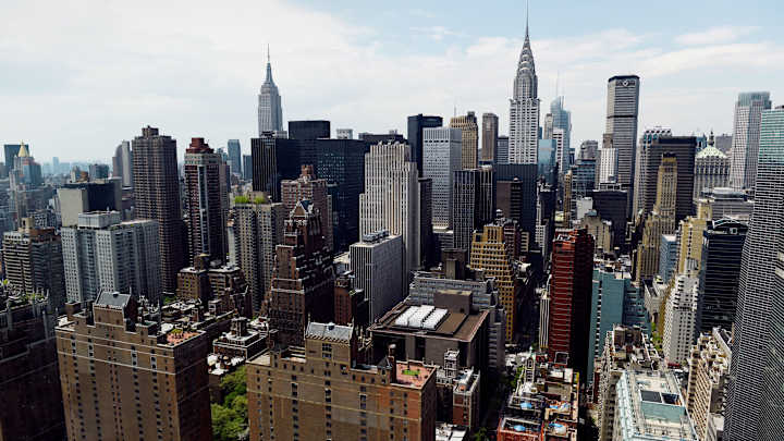 Thanks to modern technology, you can fly like a bird over Manhattan Thanks to modern technology, you can fly like a bird over Manhattan