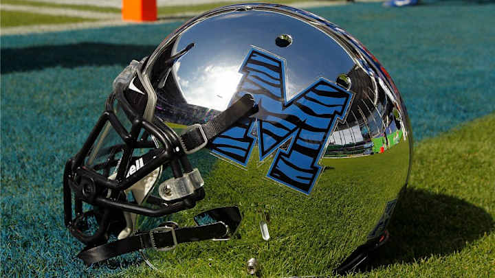 Mustard Minute: Shirtless Memphis fan is an air guitar god