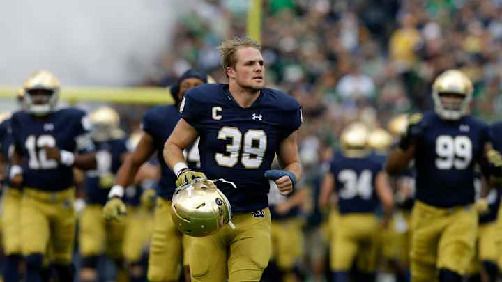Notre Dame linebacker Schmidt goes from walk-on to captain