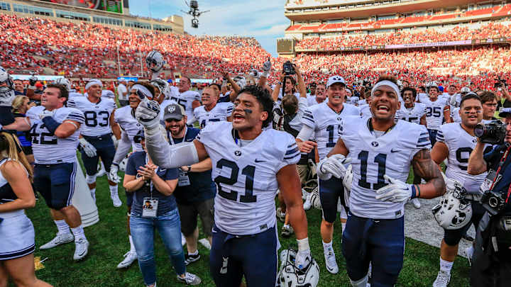 BYU receiver Terenn Houk: 'I felt so dumb' after hugging ref BYU receiver Terenn Houk: 'I felt so dumb' after hugging ref