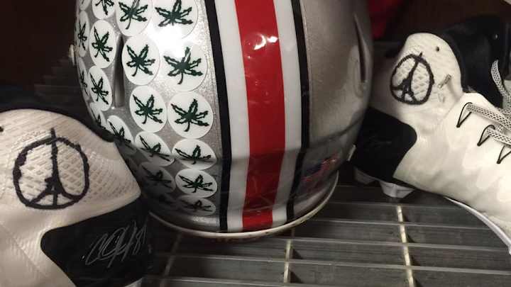 Ohio State QB Cardale Jones honors victims of Paris attacks