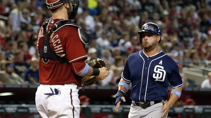 Diamondbacks score 7 runs in 2nd inning, beat Padres 7-2