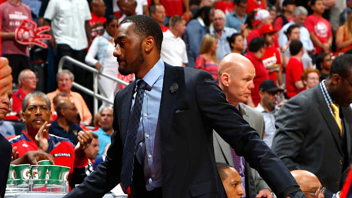 With Wall out, Hawks beat Wizards 106-90 to even series 1-1