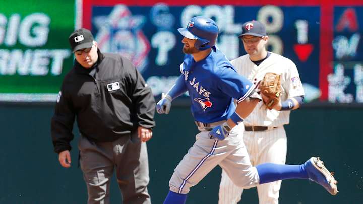 Dozier's RBI triple lifts Twins in 3-2 win over Blue Jays