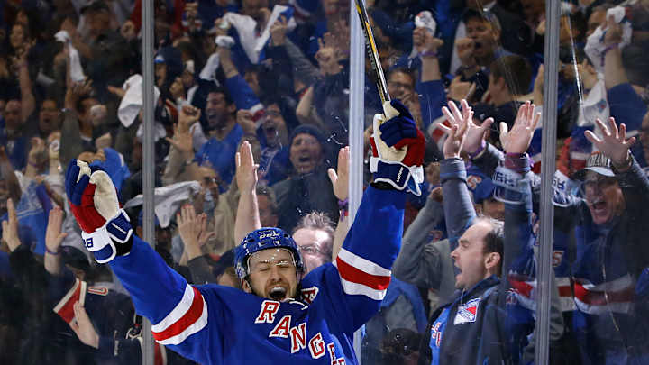 Tyler Johnson scores hat trick; Lightning even series