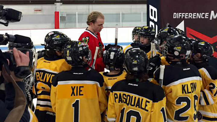 Blackhawks' Patrick Kane surprises youth team with gear at practice