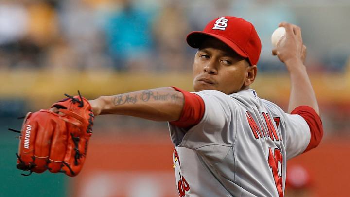 Royals' Moustakas, Cardinals' Martinez win final fan vote