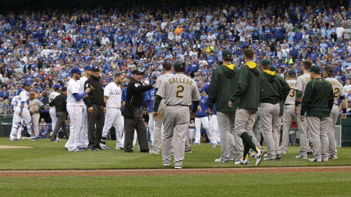 Royals' Ventura ejected after hitting Lawrie with pitch