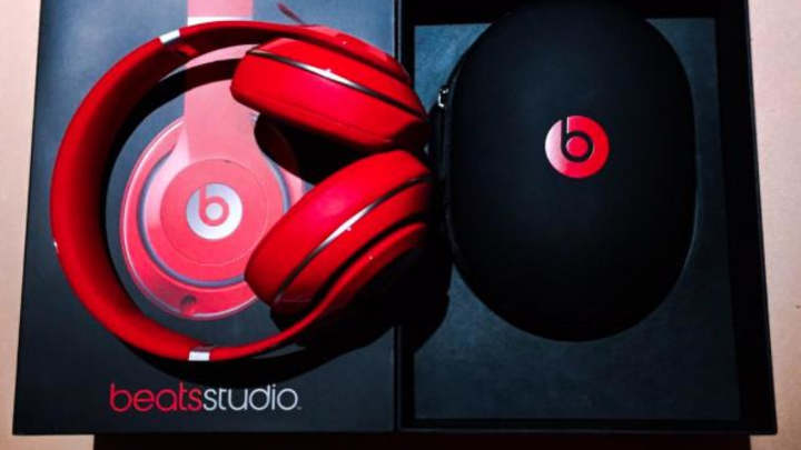 LeBron James gave OSU players Beats headphones; Oregon got some, too LeBron James gave OSU players Beats headphones; Oregon got some, too