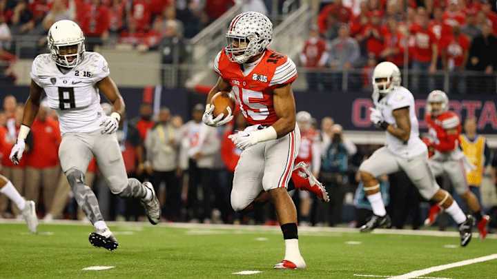 Ezekiel Elliott's wrist surgery was successful according to father