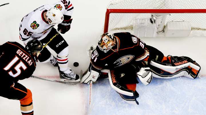 Goalies take center stage in Western Conference finals