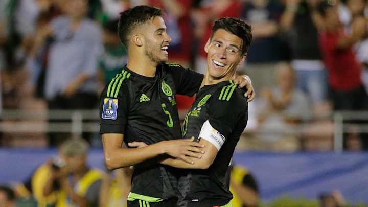 Mexico gets Confederations Cup berth with thrilling 3-2 win vs. U.S. Mexico gets Confederations Cup berth with thrilling 3-2 win vs. U.S.