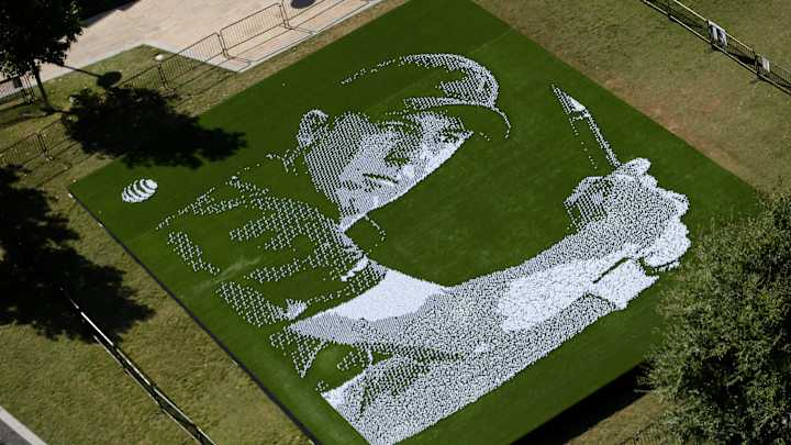 Golf star Jordan Spieth gets mosaic tribute of balls, tees