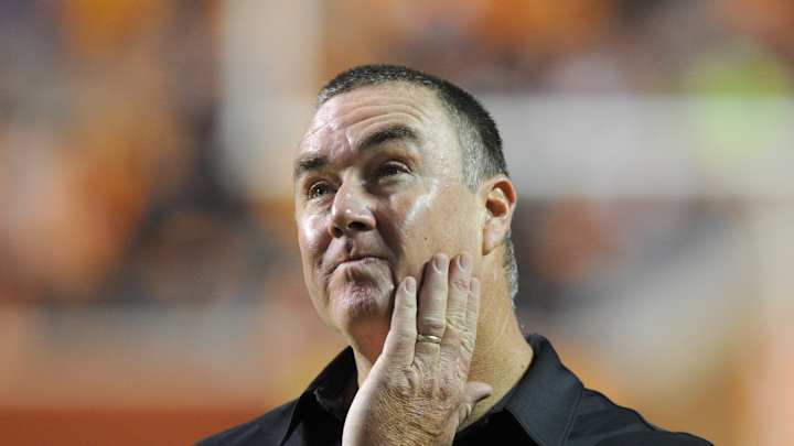 South Carolina's Shawn Elliott struggles with interim role