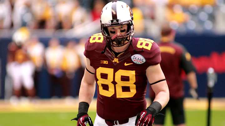 Watch: Minnesota TE Maxx Williams hurdles defender on long touchdown
