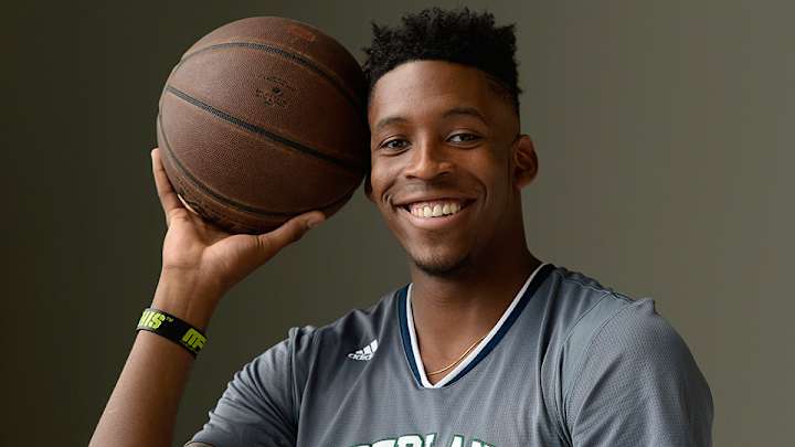 Indiana secures commitment from 2016 four-star forward De’Ron Davis