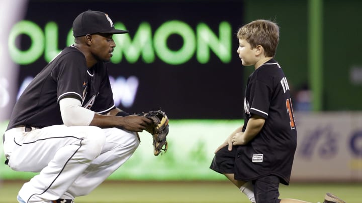 Marlins' Dee Gordon might avoid DL despite dislocated thumb