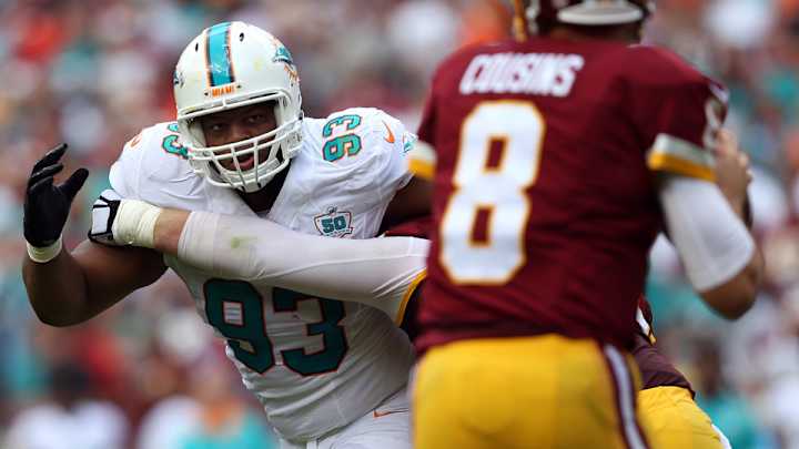 NFL won’t punish Ndamukong Suh for knocking off Alfred Morris’s helmet