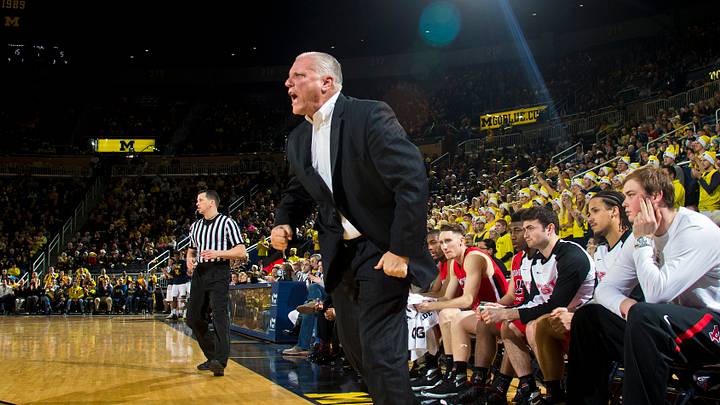 Michigan overwhelms Youngstown State 105-46