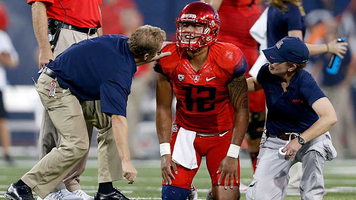 Arizona QB Anu Solomon leaves game vs. UCLA after hit