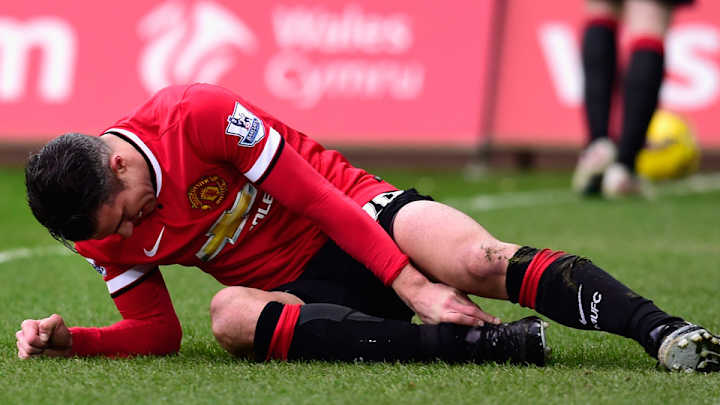 Manchester United forward Robin van Persie out with ankle injury Manchester United forward Robin van Persie out with ankle injury