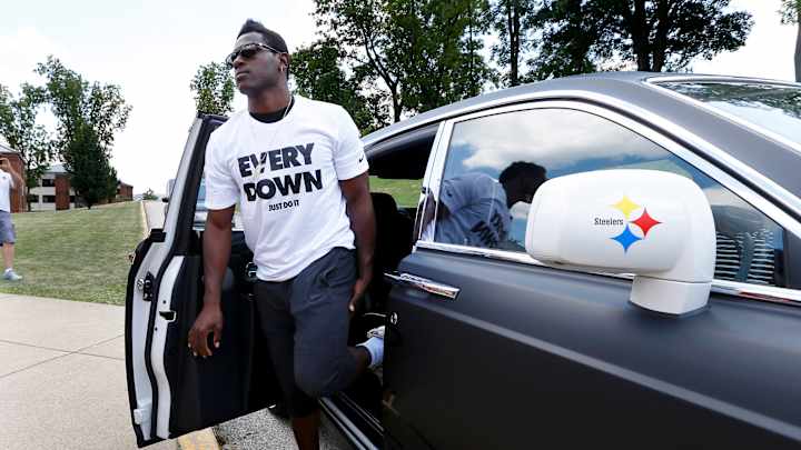 Stable Steelers arrive in style for training camp