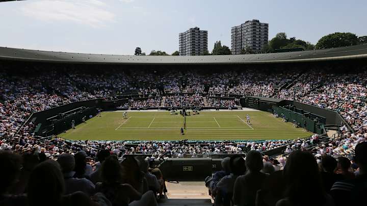 The Latest: Wimbledon gets its first taste of rain