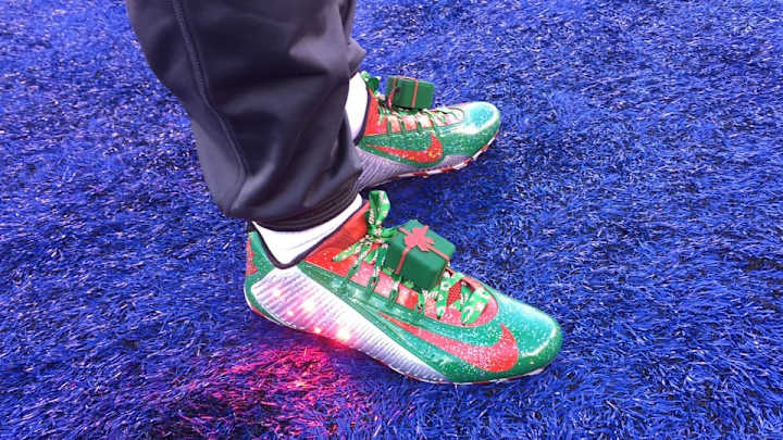 NFL players get in the Christmas spirit before Sunday’s games NFL players get in the Christmas spirit before Sunday’s games