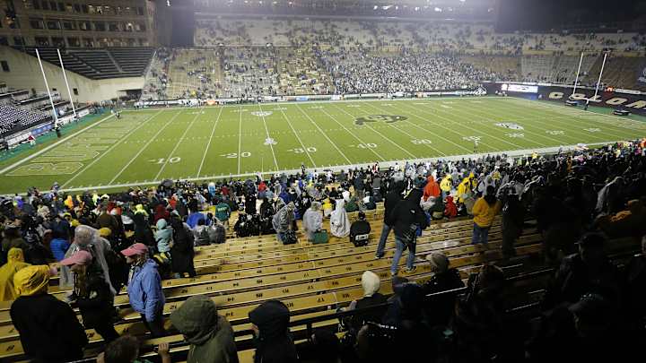 Colorado-Oregon pay tribute to shooting victims before game