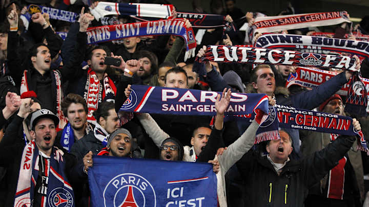 PSG fans turn tables, stop Chelsea supporter from boarding subway