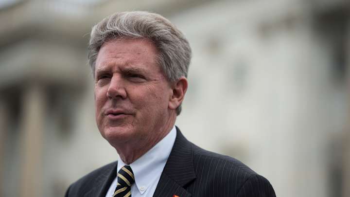 Congressman wants names of NFL personnel who play DFS