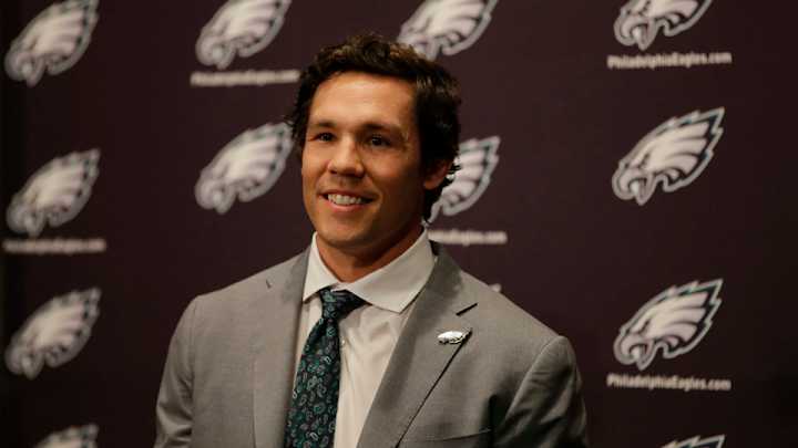 Report: Eagles quarterback Sam Bradford contemplated retirement