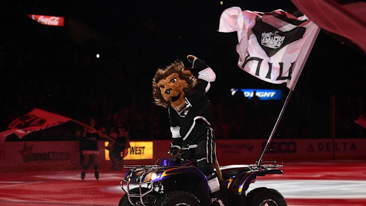 Watch: LA Kings replace stolen jersey of San Bernardino shooting survivor