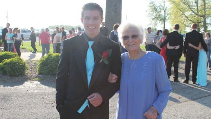 High schooler takes his 93-year-old great-grandmother to prom