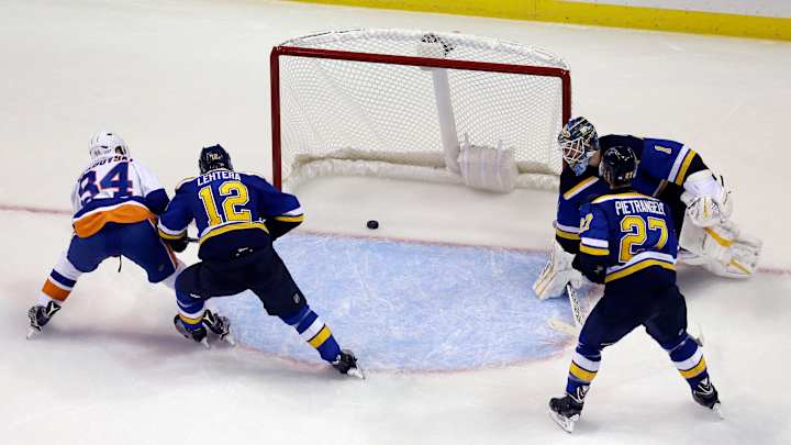 Greiss strong in net, Islanders beat Blues 3-2 in OT Greiss strong in net, Islanders beat Blues 3-2 in OT
