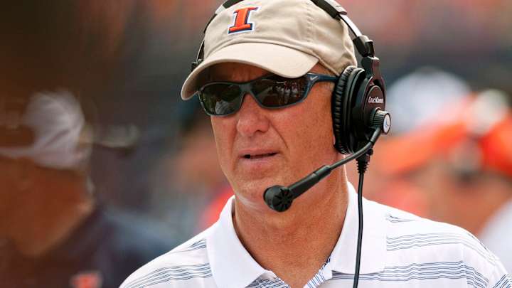 Talk turns to football at Illinois after tough off season