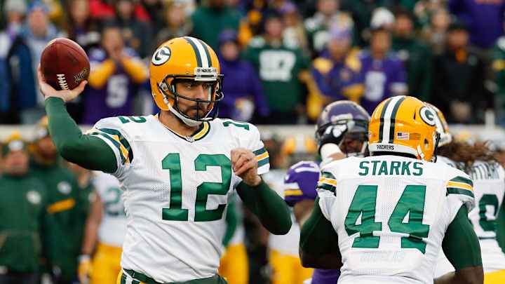 Packers' Rodgers looking forward to returns of Favre, Starr
