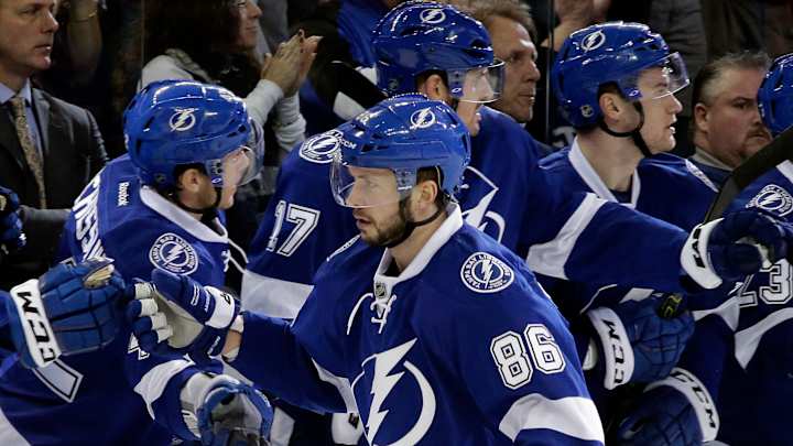 Kucherov scores twice, Lightning beat Senators 4-1
