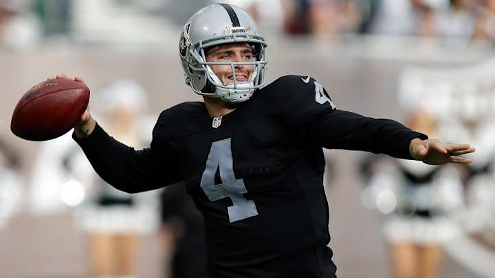 Report: Raiders' Derek Carr (finger) cleared for minicamp