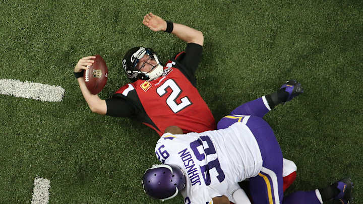 Coach Dan Quinn looking for ways to end Falcons' freefall